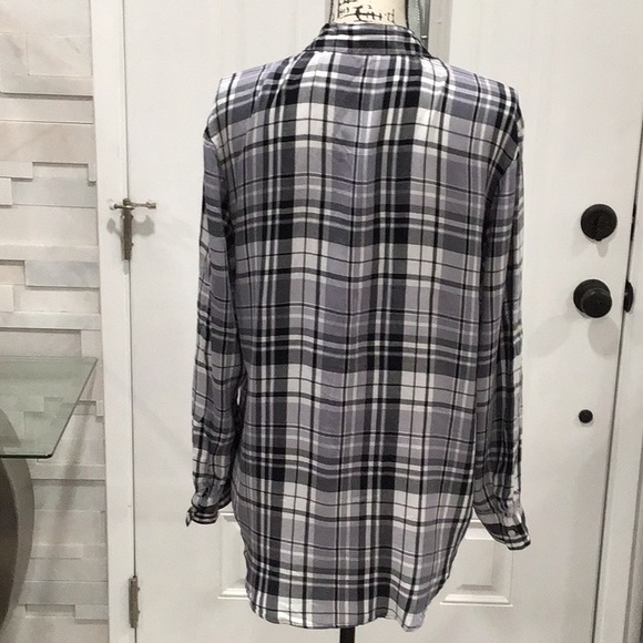 ๐ EXPRESS Plaid Button Down Shirt Hi-Lo Length Long Sleeves With Collar - Picture 8 of 11